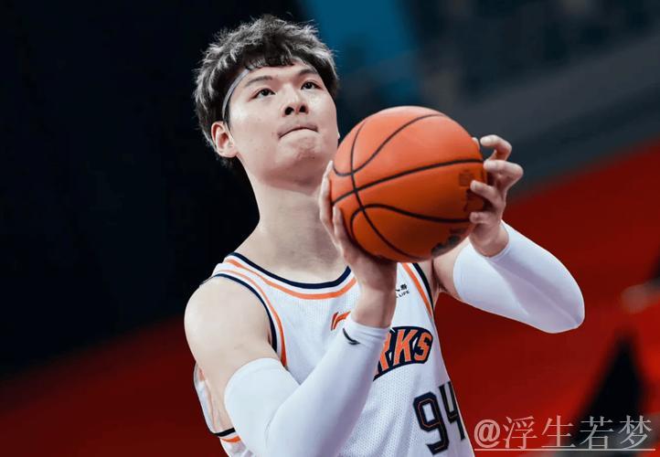 王哲林暑期苦练成果显著:身材强健,罚球提升,在新援助攻下或迎爆发! 王哲林暑期苦练成果显著:身材强健,罚球提升,在新援助攻下或迎爆发!
